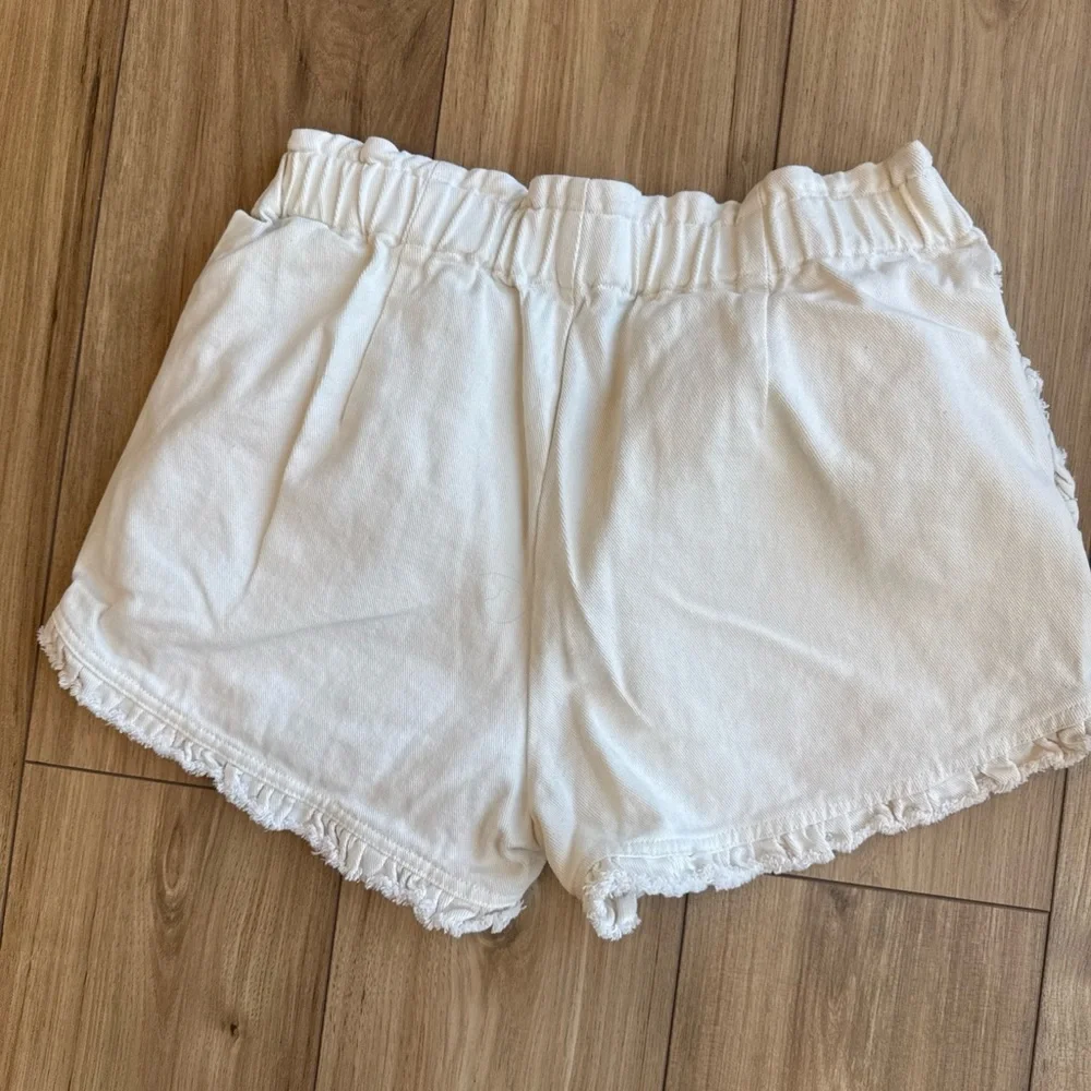 White Denim Shorts Size L Paper Bag With Ruffled Fray Hem Brand Swagger - Picture 6 of 7